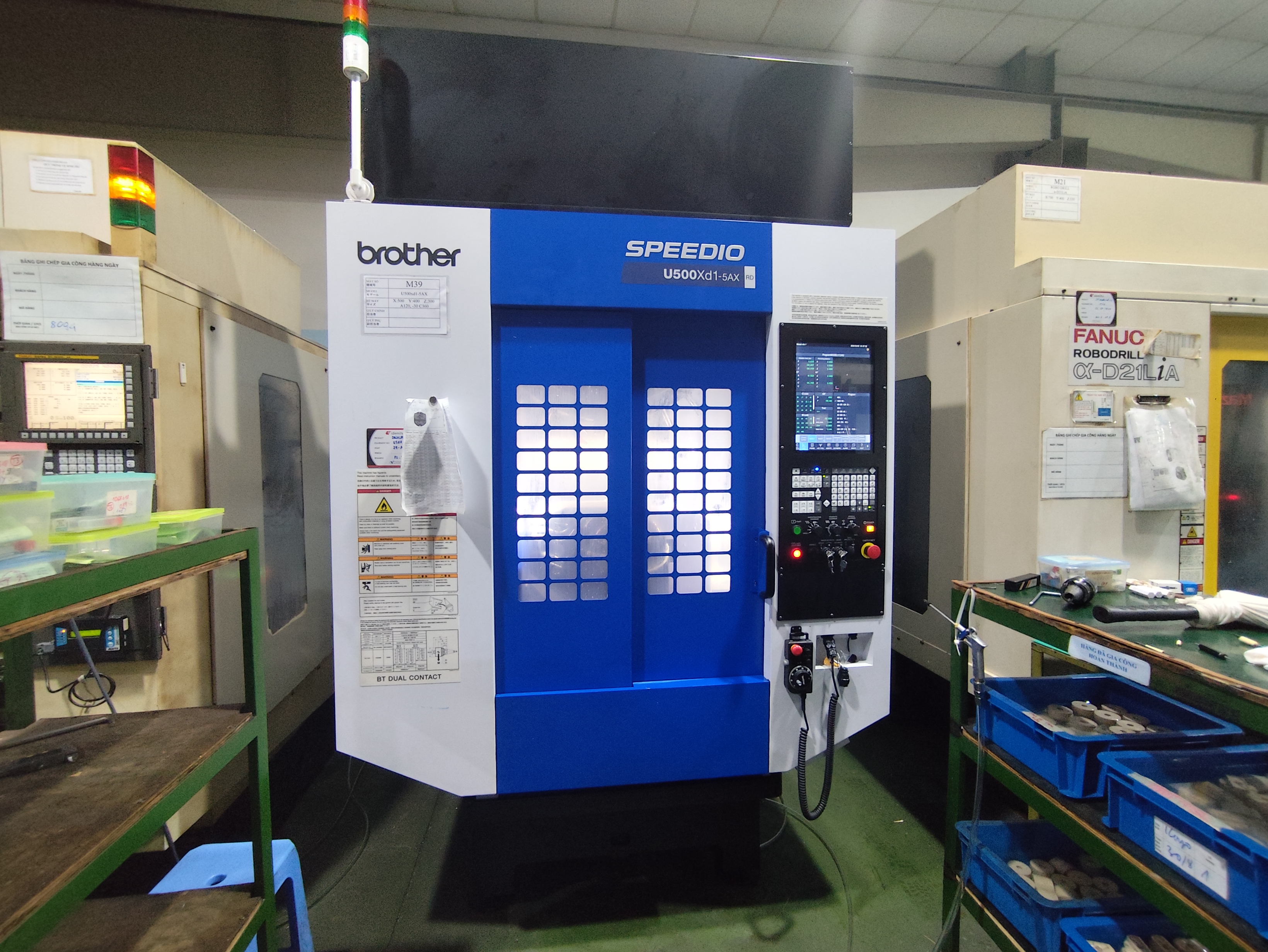 CNC vertical machining center machine 4.jpg